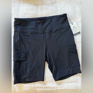 NWT Alpine Cliff Rose Bike Short Women's - Black - Large